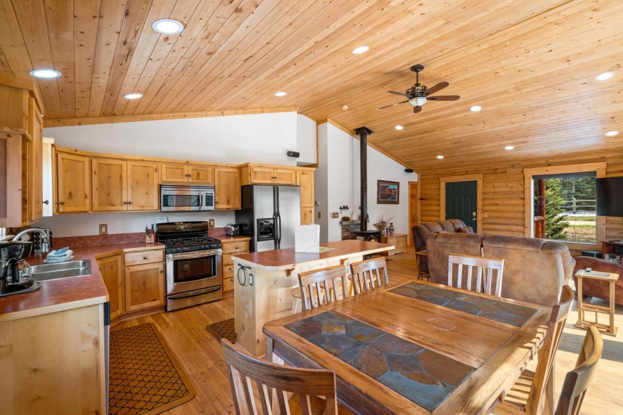 Lazy Fox Cabin West Yellowstone Exterior foto
