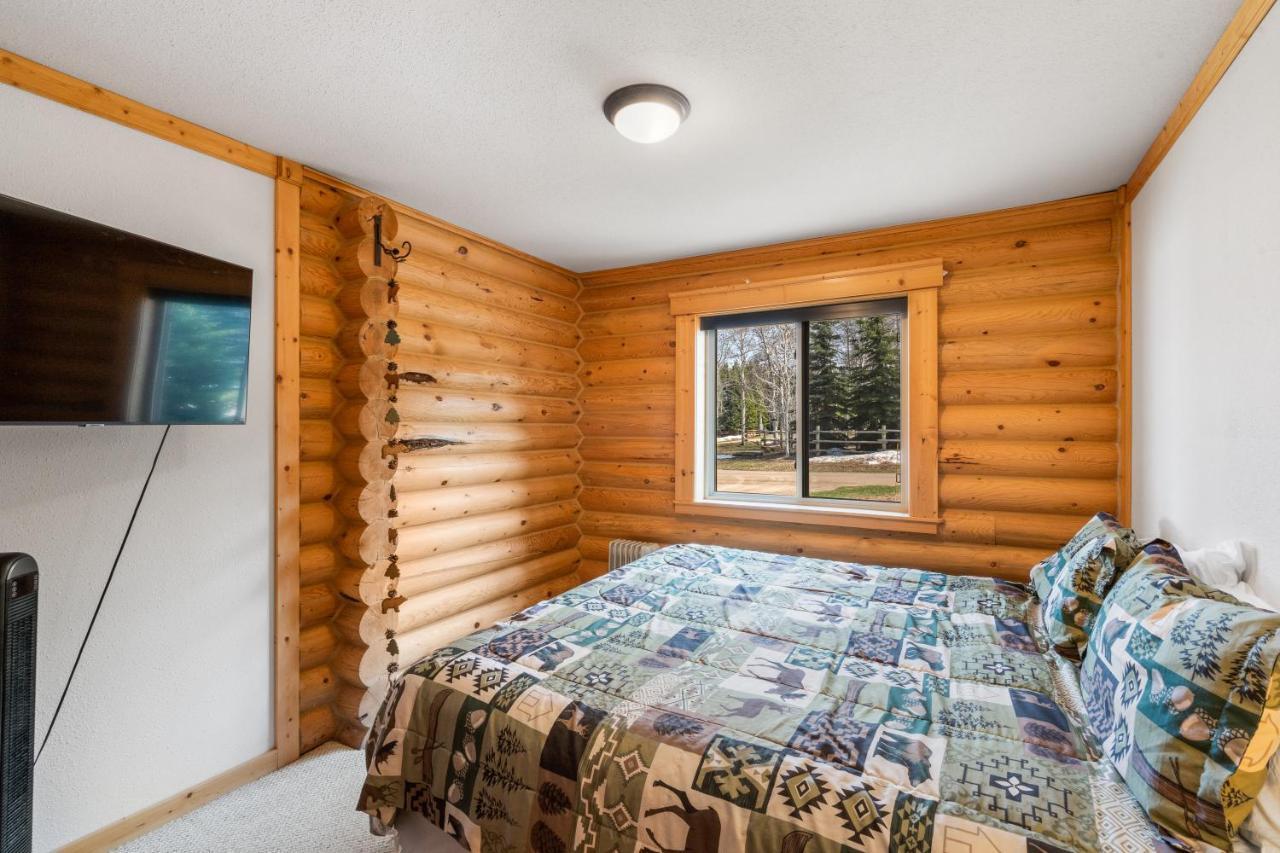 Lazy Fox Cabin West Yellowstone Exterior foto